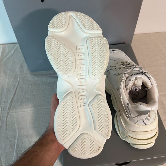 Balenciaga Triple S Sneaker Allover Logo - White - Size 7 - Picture 7 of 7